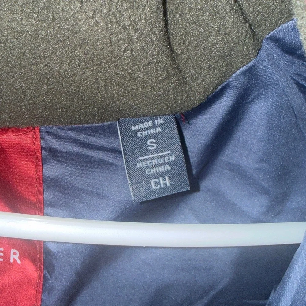 Tommy Hilfiger Red and Blue puffer Jacket - Picture 3 of 3